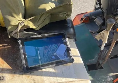 Anwendung des robusten Tablet-PCs in der Flughafen wartung